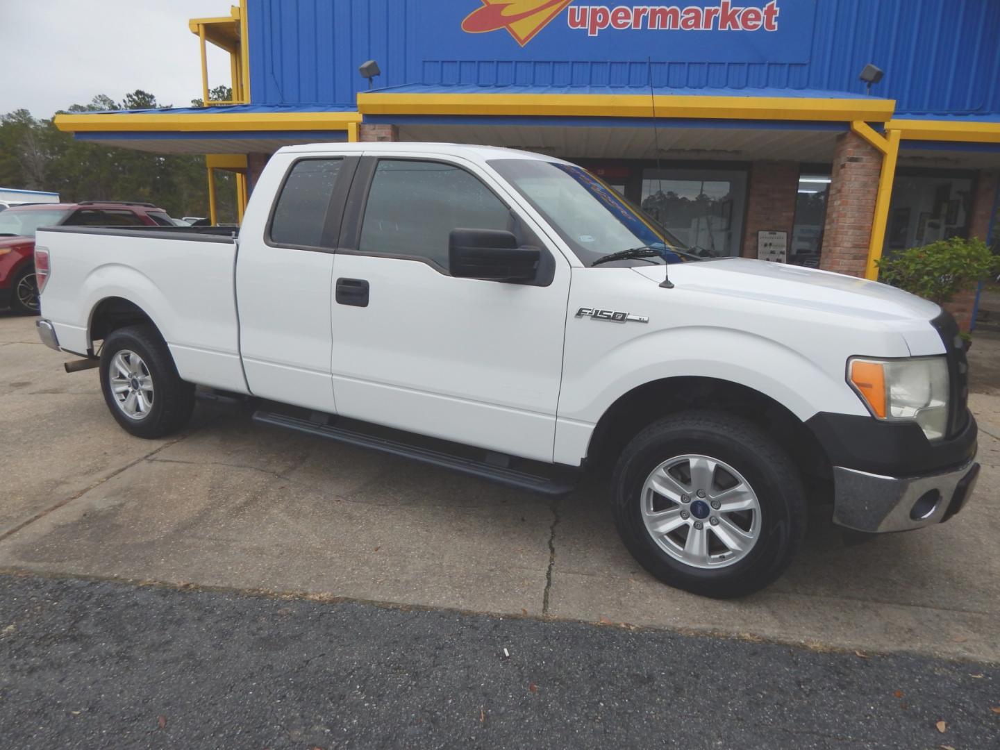 2012 White /Gray Ford F-150 (1FTFX1CT0CK) with an 3.7L 6 Cyl. engine, Automatic transmission, located at 3120 W Tennessee St, Tallahassee, FL, 32304-1002, (850) 575-6702, 30.458841, -84.349648 - Used Car Supermarket is proud to present you with this loaded immaculate 2012 Ford F150 Supercab with low miles. Used Car Supermarket prides itself in offering you the finest pre-owned vehicle in Tallahassee. Used Car Supermarket has been locally family owned and operated for over 48 years. Our F150 - Photo#0